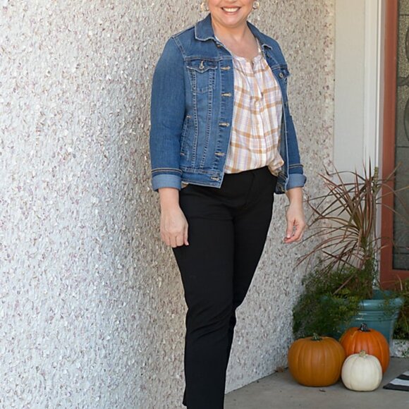 Gap plaid button up top - Picture 6 of 6